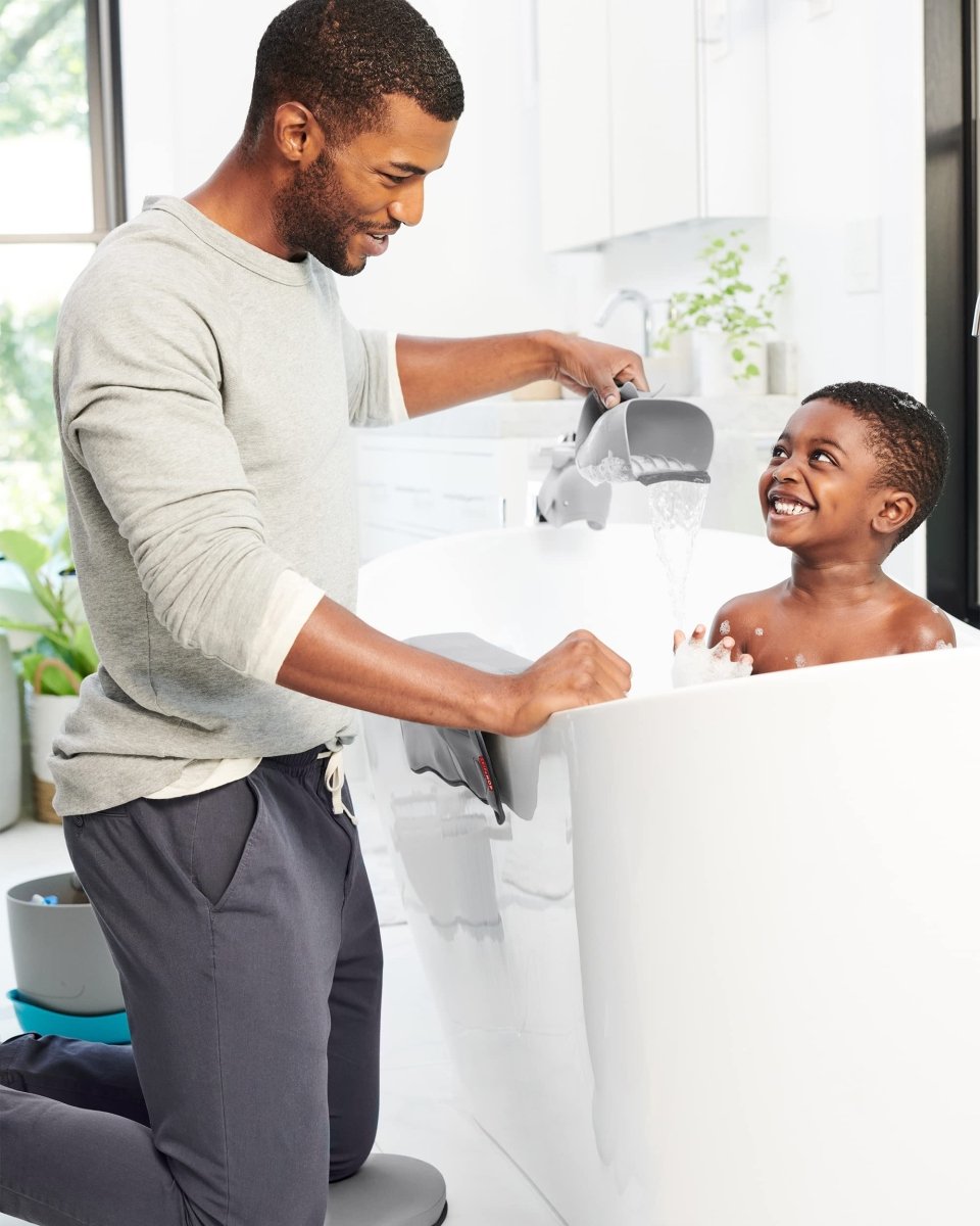 Skip Hop Moby Bath Rinse Cup: Tear - free Waterfall Rinser, Grey - LittleTreasures